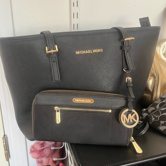 🚫❌SOLD❌🚫Michael Kors purse and wallet - Picture 1 of 4